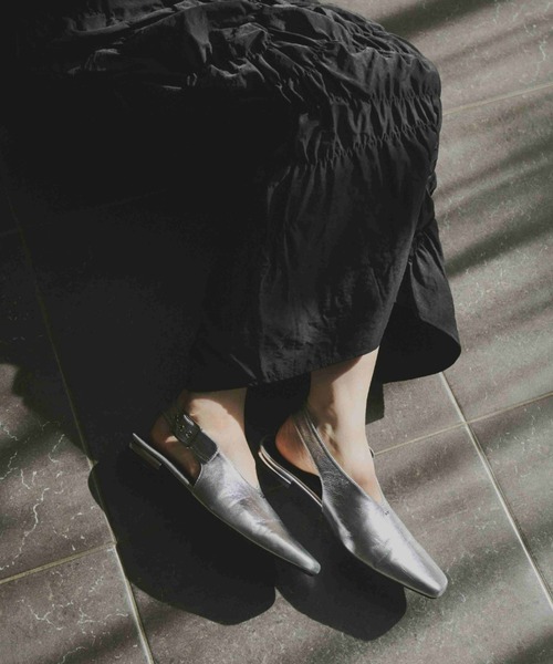 ANDRESD(アンドレスド)の「バックルストラップフラットシューズ / buckle strap flat shoes(サンダル・レディース・ブラック/ゴールド/シルバー・39/38/37/36)」の11枚目の写真