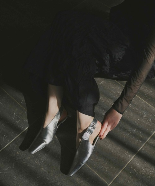 ANDRESD(アンドレスド)の「バックルストラップフラットシューズ / buckle strap flat shoes(サンダル・レディース・ブラック/ゴールド/シルバー・39/38/37/36)」の12枚目の写真