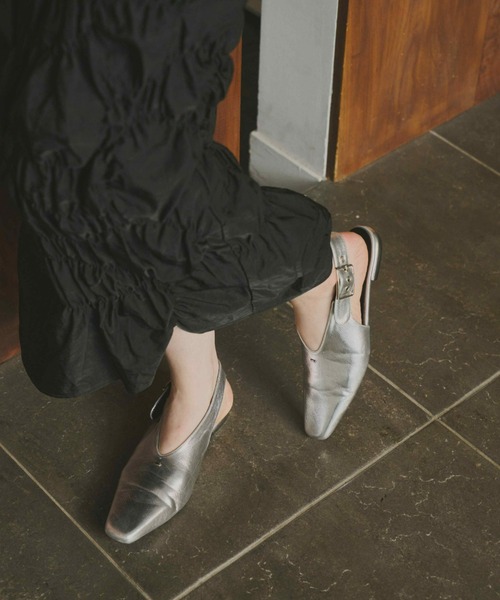 ANDRESD(アンドレスド)の「バックルストラップフラットシューズ / buckle strap flat shoes(サンダル・レディース・ブラック/ゴールド/シルバー・39/38/37/36)」の13枚目の写真