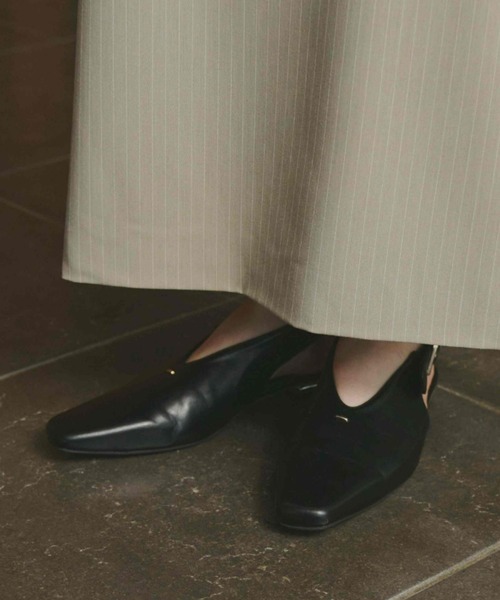 ANDRESD(アンドレスド)の「バックルストラップフラットシューズ / buckle strap flat shoes(サンダル・レディース・ブラック/ゴールド/シルバー・39/38/37/36)」の4枚目の写真