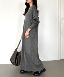 マキシワンピース Vネック ロング」に該当するワンピースファッション