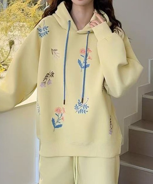 aimoha(アイモハ)の「刺繍入りスウェット(パーカー・レディース・グレー/ピンク/イエロー/オフホワイト・FREE)」の3枚目の写真