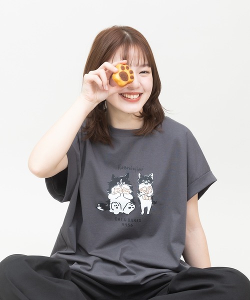 meeny miny(ミーニーマイニー)の「【meeny miny】〈CAT&BAKES 9456〉コラボ "Kossori ajimi" embroideryT(Tシャツ/カットソー・レディース・ホワイト/グレー/ライトベージュ・MEDIUM/LARGE)」の2枚目の写真