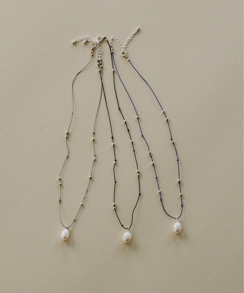 loni（ロニ）の「SV925 Silk Cord Pearl Necklace（ネックレス・レディース・ブルー/ブラック/ベージュ・FREE）」の8枚目の写真