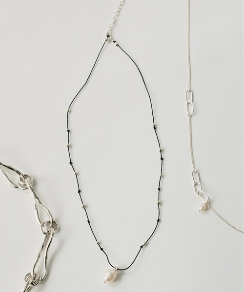 loni（ロニ）の「SV925 Silk Cord Pearl Necklace（ネックレス・レディース・ブルー/ブラック/ベージュ・FREE）」の12枚目の写真