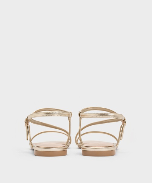 CHARLES & KEITH(チャールズ & キース)の「アンクルストラップ サンダル(サンダル・レディース・ホワイトゴールド/ブラック・26.5cm/25.5cm/25cm/24.5cm/23.5cm/23cm/22.5cm/22cm)」の4枚目の写真