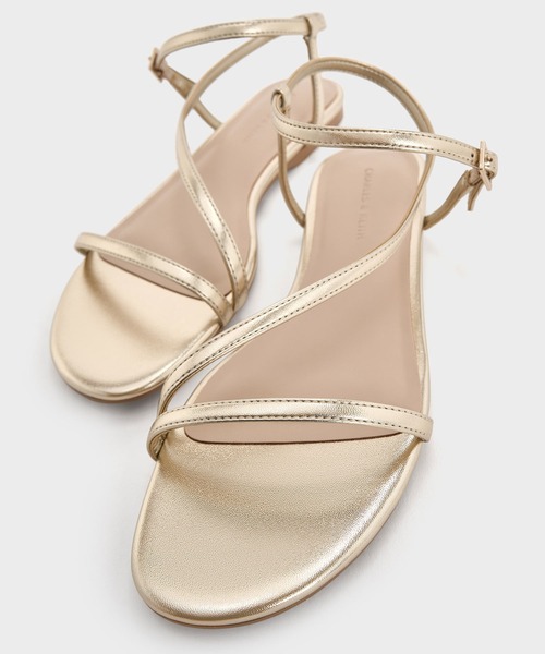 CHARLES & KEITH(チャールズ & キース)の「アンクルストラップ サンダル(サンダル・レディース・ホワイトゴールド/ブラック・26.5cm/25.5cm/25cm/24.5cm/23.5cm/23cm/22.5cm/22cm)」の5枚目の写真