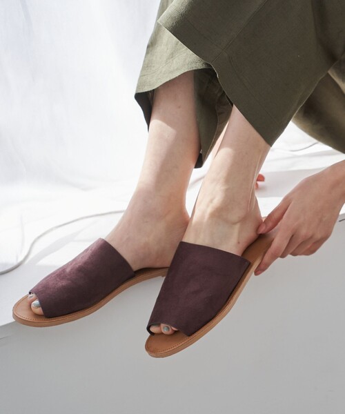 coen（コーエン）の「スエードライク スライドフラットサンダル（サンダル・レディース・ブラック/ダークブラウン・23.5cm/22.5cm/24.5cm）」の5枚目の写真