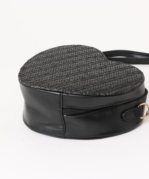 CERCA（チェルカ）の「Pochi Pouch/2way ミニ ハートデザイン わら編み ショルダーバッグ（ショルダーバッグ・レディース・ベージュ/ブラウン/ホワイト/ブラック・FREE）」の6枚目の写真