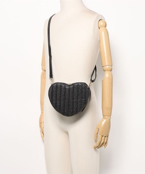 CERCA（チェルカ）の「Pochi Pouch/2way ミニ ハートデザイン わら編み ショルダーバッグ（ショルダーバッグ・レディース・ベージュ/ブラウン/ホワイト/ブラック・FREE）」の8枚目の写真