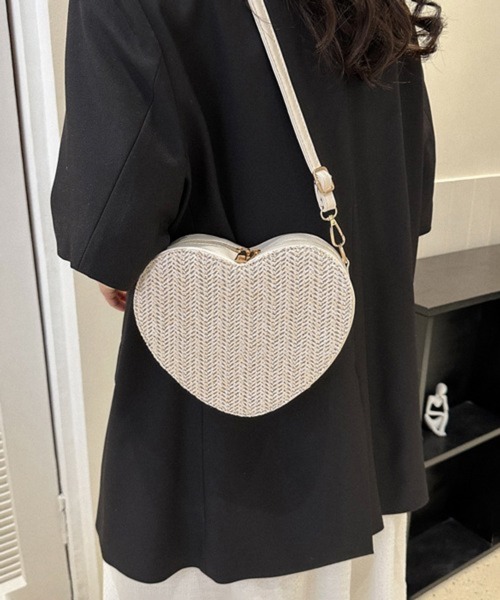 CERCA（チェルカ）の「Pochi Pouch/2way ミニ ハートデザイン わら編み ショルダーバッグ（ショルダーバッグ・レディース・ベージュ/ブラウン/ホワイト/ブラック・FREE）」の9枚目の写真