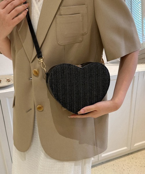 CERCA（チェルカ）の「Pochi Pouch/2way ミニ ハートデザイン わら編み ショルダーバッグ（ショルダーバッグ・レディース・ベージュ/ブラウン/ホワイト/ブラック・FREE）」の16枚目の写真