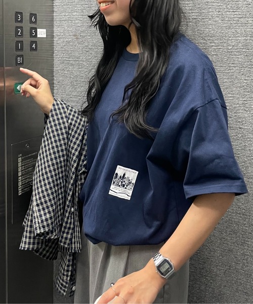 COLONY 2139(コロニートゥーワンスリーナイン)の「サイドプリントTシャツ(Tシャツ/カットソー・レディース・ネイビー/グレー/オフホワイト・FREE)」の3枚目の写真