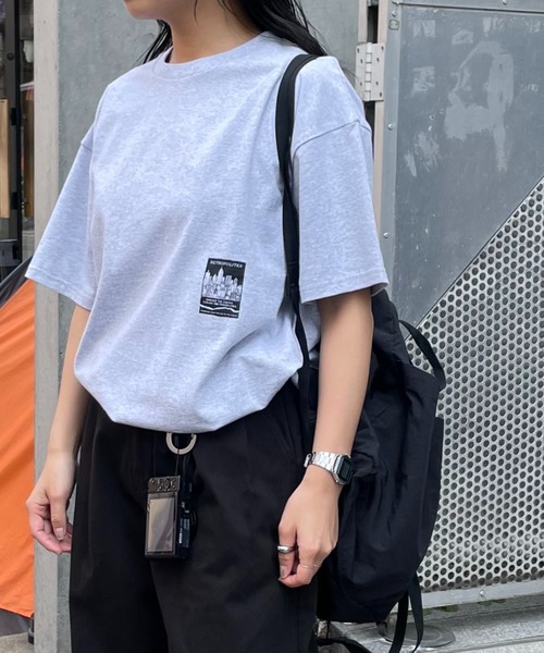 COLONY 2139(コロニートゥーワンスリーナイン)の「サイドプリントTシャツ(Tシャツ/カットソー・レディース・ネイビー/グレー/オフホワイト・FREE)」の17枚目の写真