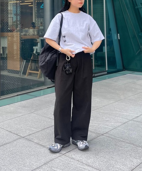 COLONY 2139(コロニートゥーワンスリーナイン)の「サイドプリントTシャツ(Tシャツ/カットソー・レディース・ネイビー/グレー/オフホワイト・FREE)」の18枚目の写真