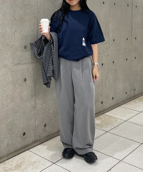 COLONY 2139(コロニートゥーワンスリーナイン)の「サイドプリントTシャツ(Tシャツ/カットソー・レディース・ネイビー/グレー/オフホワイト・FREE)」の22枚目の写真