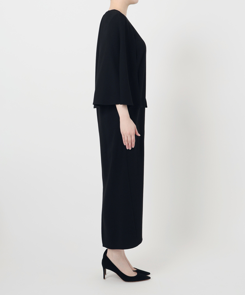 VERMEIL par iena(ヴェルメイユパーイエナ)の「ACEPOLYバックサテンケープ風ワンピース(ワンピース・レディース・ブラック/ネイビー・38/36)」の18枚目の写真