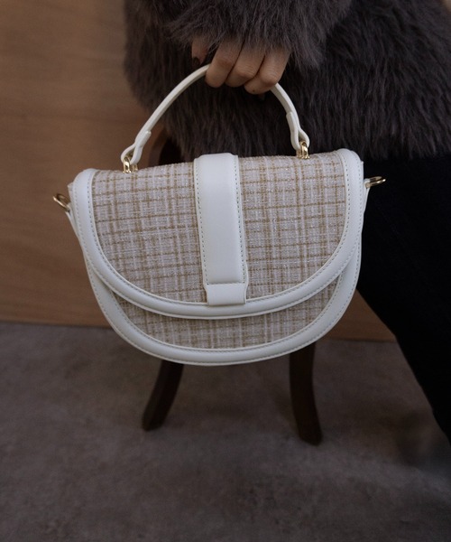 チャーム付きハンドルハーフムーンショルダーバッグ（ショルダー