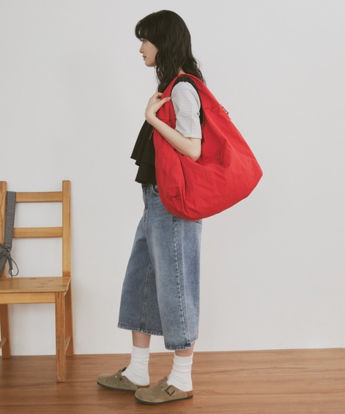 MERLOT（メルロー）の「【大容量】【A4サイズ、14inch以下のノートPC収納可能】ダブルジップカラービッグショルダーバッグ（ショルダーバッグ・レディース・ブラック/レッド/マスタード・FREE）」の3枚目の写真