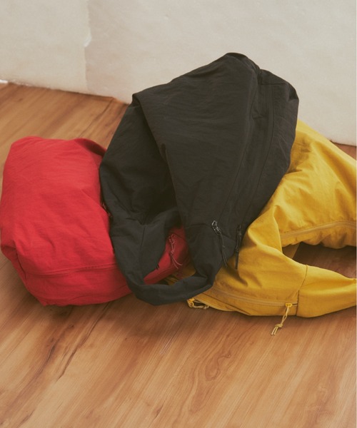 MERLOT（メルロー）の「【大容量】【A4サイズ、14inch以下のノートPC収納可能】ダブルジップカラービッグショルダーバッグ（ショルダーバッグ・レディース・ブラック/レッド/マスタード・FREE）」の15枚目の写真