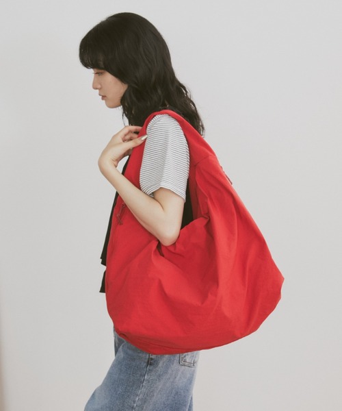 MERLOT（メルロー）の「【大容量】【A4サイズ、14inch以下のノートPC収納可能】ダブルジップカラービッグショルダーバッグ（ショルダーバッグ・レディース・ブラック/レッド/マスタード・FREE）」の16枚目の写真