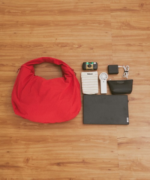 MERLOT（メルロー）の「【大容量】【A4サイズ、14inch以下のノートPC収納可能】ダブルジップカラービッグショルダーバッグ（ショルダーバッグ・レディース・ブラック/レッド/マスタード・FREE）」の14枚目の写真