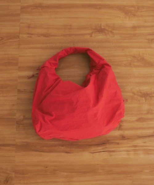 MERLOT（メルロー）の「【大容量】【A4サイズ、14inch以下のノートPC収納可能】ダブルジップカラービッグショルダーバッグ（ショルダーバッグ・レディース・ブラック/レッド/マスタード・FREE）」の19枚目の写真