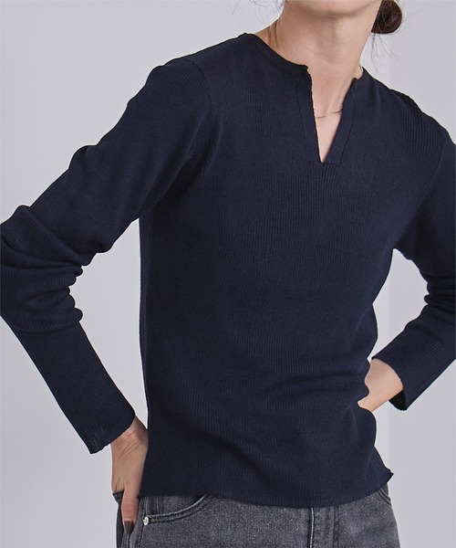 UR'S(ユアーズ)の「チクチクしないウールブレンドキーネックリブニット(ニット/セーター・レディース・ライトピンク/ホワイト/ネイビー/チャコール/ライトベージュ・L/M/XL/S)」の4枚目の写真