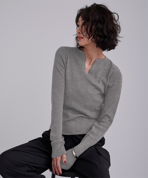 UR'S(ユアーズ)の「チクチクしないウールブレンドキーネックリブニット(ニット/セーター・レディース・ライトピンク/ホワイト/ネイビー/チャコール/ライトベージュ・L/M/XL/S)」の1枚目の写真