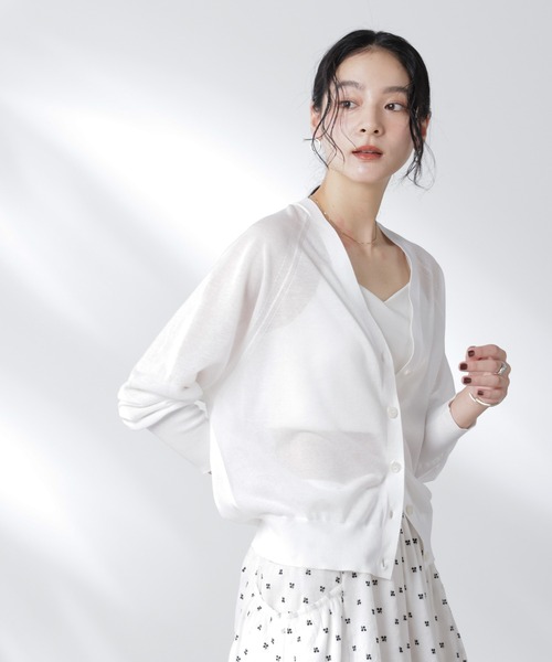 NANO universe（ナノユニバース）の「コットンスパークシアーVネックカーディガン（ニット/セーター・レディース・ブラック/ホワイト/イエロー・FREE）」の19枚目の写真