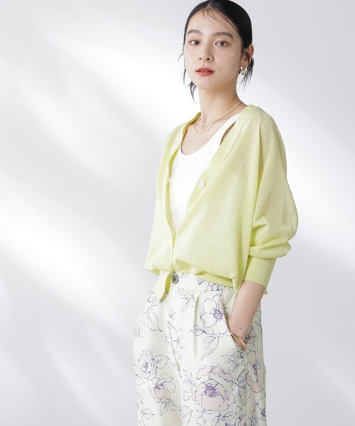 NANO universe（ナノユニバース）の「コットンスパークシアーVネックカーディガン（ニット/セーター・レディース・ブラック/ホワイト/イエロー・FREE）」の15枚目の写真