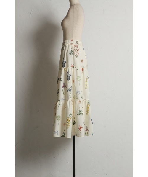 &. NOSTALGIA(アンドドットノスタルジア)の「【ZOZO限定】フラワープリントティアードスカート(スカート・レディース・ブラック/アイボリー・M)」の19枚目の写真