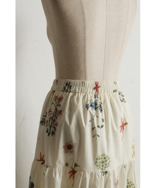 &. NOSTALGIA(アンドドットノスタルジア)の「【ZOZO限定】フラワープリントティアードスカート(スカート・レディース・ブラック/アイボリー・M)」の21枚目の写真