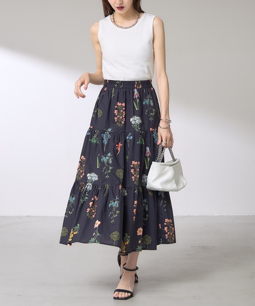 &. NOSTALGIA(アンドドットノスタルジア)の「【ZOZO限定】フラワープリントティアードスカート(スカート・レディース・ブラック/アイボリー・M)」の3枚目の写真