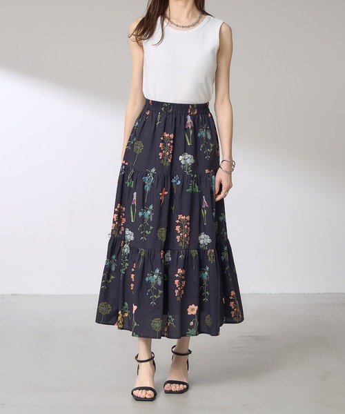 &. NOSTALGIA(アンドドットノスタルジア)の「【ZOZO限定】フラワープリントティアードスカート(スカート・レディース・ブラック/アイボリー・M)」の4枚目の写真