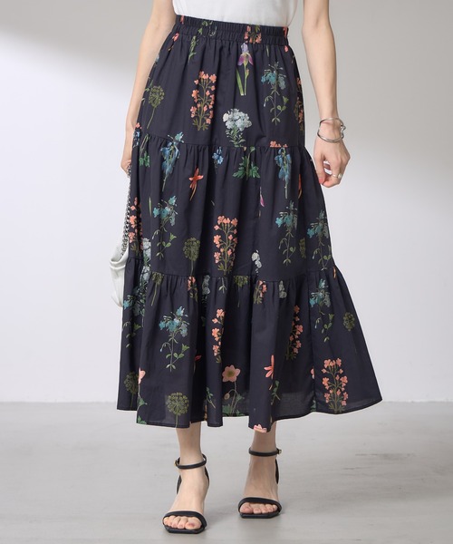 &. NOSTALGIA(アンドドットノスタルジア)の「【ZOZO限定】フラワープリントティアードスカート(スカート・レディース・ブラック/アイボリー・M)」の5枚目の写真