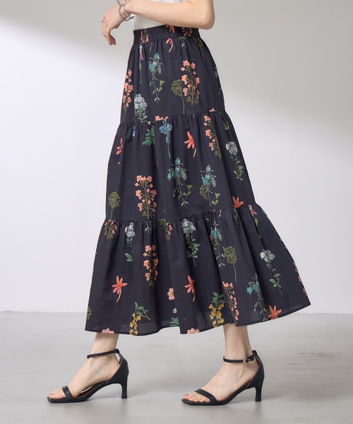 &. NOSTALGIA(アンドドットノスタルジア)の「【ZOZO限定】フラワープリントティアードスカート(スカート・レディース・ブラック/アイボリー・M)」の8枚目の写真