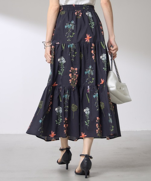 &. NOSTALGIA(アンドドットノスタルジア)の「【ZOZO限定】フラワープリントティアードスカート(スカート・レディース・ブラック/アイボリー・M)」の9枚目の写真