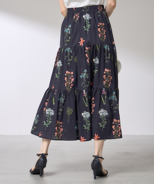 &. NOSTALGIA(アンドドットノスタルジア)の「【ZOZO限定】フラワープリントティアードスカート(スカート・レディース・ブラック/アイボリー・M)」の10枚目の写真