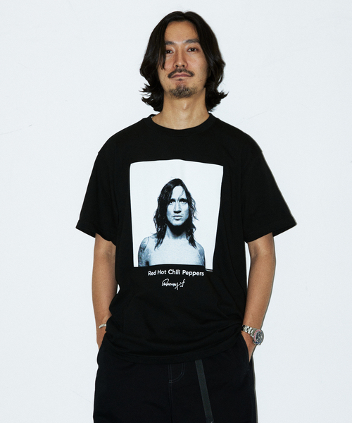 boohoo☆レッドホットチリペッパーズライセンスプリントTシャツ レッドホットチリペッパーズ by ロス・ハルフィン プリント T