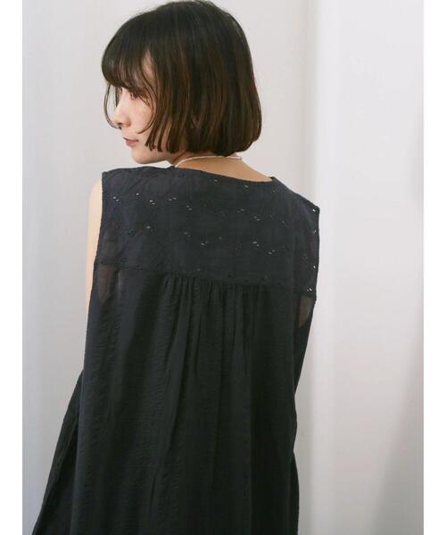 Samansa Mos2 blue（サマンサモスモスブルー）の「【Made in India】ノースリーブレースブラウス（シャツ/ブラウス・レディース・オフホワイト/チャコールグレー/イエロー・F）」の15枚目の写真