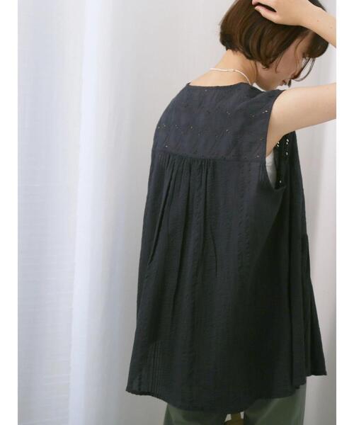 Samansa Mos2 blue（サマンサモスモスブルー）の「【Made in India】ノースリーブレースブラウス（シャツ/ブラウス・レディース・オフホワイト/チャコールグレー/イエロー・F）」の16枚目の写真