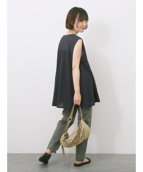 Samansa Mos2 blue（サマンサモスモスブルー）の「【Made in India】ノースリーブレースブラウス（シャツ/ブラウス・レディース・オフホワイト/チャコールグレー/イエロー・F）」の17枚目の写真