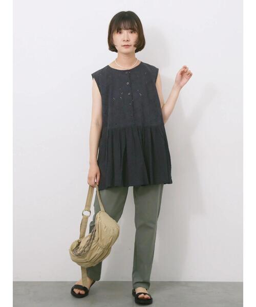 Samansa Mos2 blue（サマンサモスモスブルー）の「【Made in India】ノースリーブレースブラウス（シャツ/ブラウス・レディース・オフホワイト/チャコールグレー/イエロー・F）」の19枚目の写真