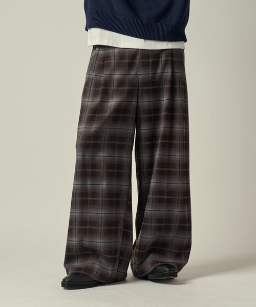 Lui's(ルイス)の「【Neucon/ニューコン】ストライプ/チェック ワイドストレートスラックス(スラックス・メンズ・ブラック/ブラウン・2/1)」の2枚目の写真