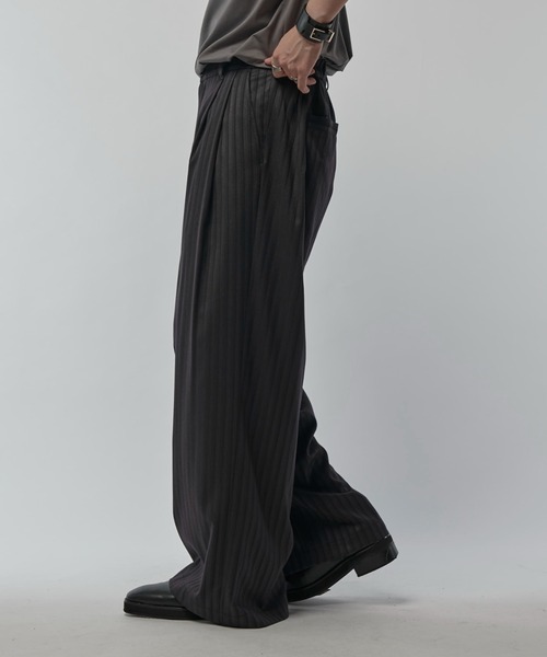 Lui's(ルイス)の「【Neucon/ニューコン】ストライプ/チェック ワイドストレートスラックス(スラックス・メンズ・ブラック/ブラウン・2/1)」の5枚目の写真