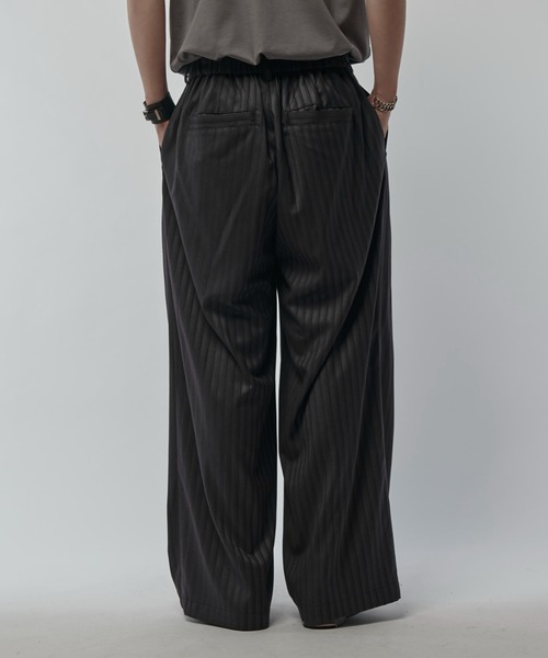 Lui's(ルイス)の「【Neucon/ニューコン】ストライプ/チェック ワイドストレートスラックス(スラックス・メンズ・ブラック/ブラウン・2/1)」の6枚目の写真