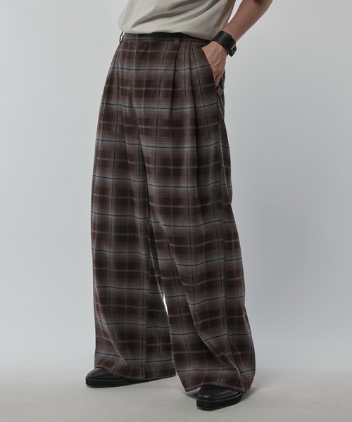 Lui's(ルイス)の「【Neucon/ニューコン】ストライプ/チェック ワイドストレートスラックス(スラックス・メンズ・ブラック/ブラウン・2/1)」の8枚目の写真