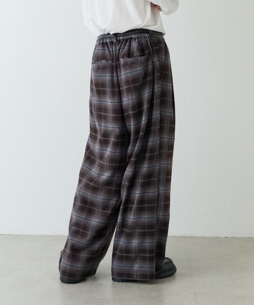 Lui's(ルイス)の「【Neucon/ニューコン】ストライプ/チェック ワイドストレートスラックス(スラックス・メンズ・ブラック/ブラウン・2/1)」の22枚目の写真