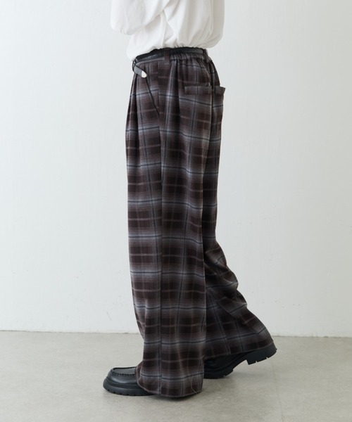Lui's(ルイス)の「【Neucon/ニューコン】ストライプ/チェック ワイドストレートスラックス(スラックス・メンズ・ブラック/ブラウン・2/1)」の21枚目の写真